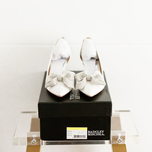Badgley Mischka Meilani White Satin 7 Women's Classic Bridal Heels Bow Kitten - Picture 15 of 15